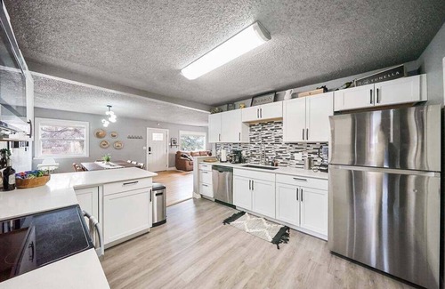 West Colorado Springs Casa | The Autumn House·3BR|10 min to Garden of the Gods!
