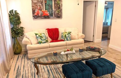 North Andrews Gardens Casa | The Ave House- Private Oasis Retreat W/heated Pool