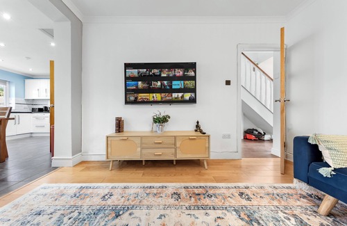 Harlington Casa | The Aviator | Modern Large 4 Bed Property | London | Mins From Heathrow
