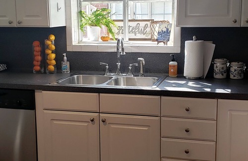 Tyler Casa | The Azalea Cottage, Bergfeld Park!