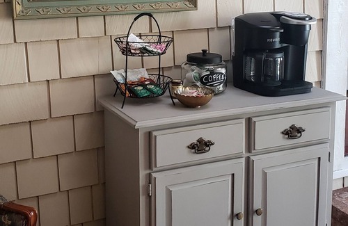 Tyler Casa | The Azalea Cottage, Bergfeld Park!
