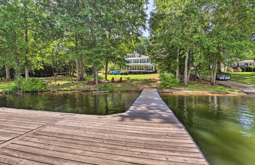 Stemley Casa | The B Haus Lakefront Retreat with Boat Ramp!