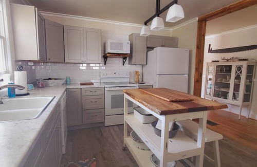 King Casa | The B's Nest-Cozy County Heaven! 5 Star Host!