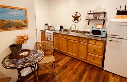 Fort Worth Cabaña | The Baby Guest House at Eagle Mountain Lake