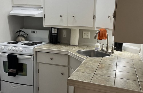 South London Apartamento | The Bachelor Pad-In the Heart of Wortley Village!