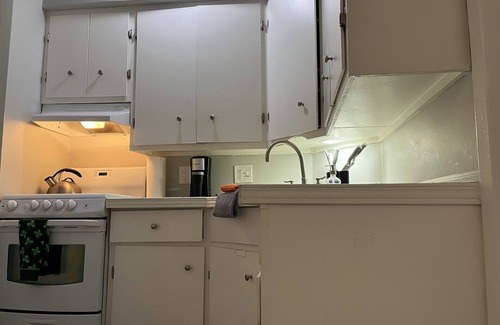 South London Apartamento | The Bachelor Pad-In the Heart of Wortley Village!