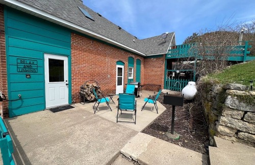 Fountain City Casa | The Backwaters Cottage - Farmhouse 130 North St Fountain City, WI