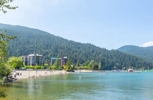 Harrison Hot Springs Apartamento | The Backyard at Cedar Springs Walk to Lake and Hot Springs