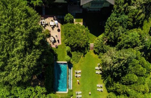 Village of East Hampton Cama Y Desayuno | The Baker House 1650