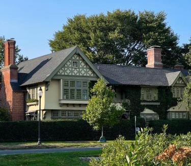 Village of East Hampton Cama Y Desayuno | The Baker House 1650