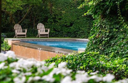 Village of East Hampton Cama Y Desayuno | The Baker House 1650