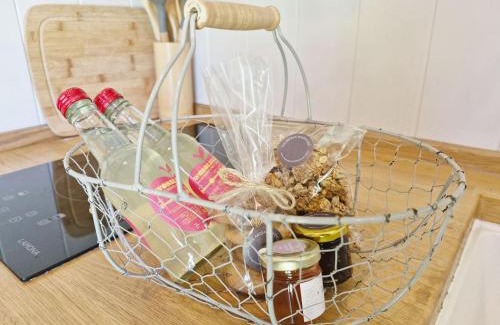Steyning Casa | The Bakers Hut
