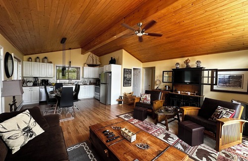 Arden Cabaña | The Ball Cottage - Beautiful Lakefront Hideaway on Bull Lake!