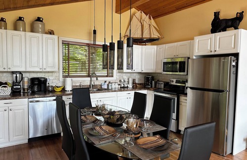 Arden Cabaña | The Ball Cottage - Beautiful Lakefront Hideaway on Bull Lake!