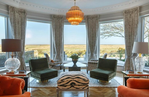 Holt Casa | The Ballroom