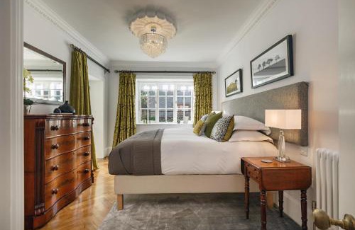 Holt Casa | The Ballroom