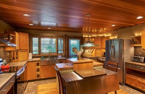 Blowing Rock Cabaña | The Bark Bungalow 2BR/2BA Cottage in Blowing Rock