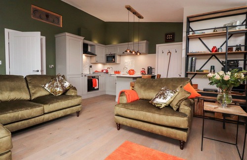 Barnoldswick Cabaña | THE BARN AT COPY HOUSE HIDEAWAY, pet friendly, with hot tub in Earby