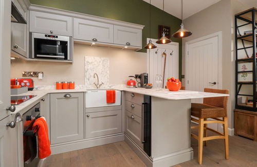 Barnoldswick Cabaña | THE BARN AT COPY HOUSE HIDEAWAY, pet friendly, with hot tub in Earby