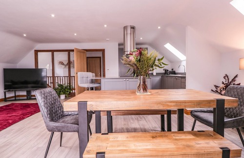 Maidstone Cabaña | THE BARN AT MULBERRY LODGE, family friendly, with a garden in Langley