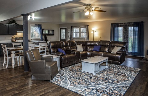 Blissfield Casa | "The Barn at Sunset Lane" - Spacious 4BR Home on 16 Acres