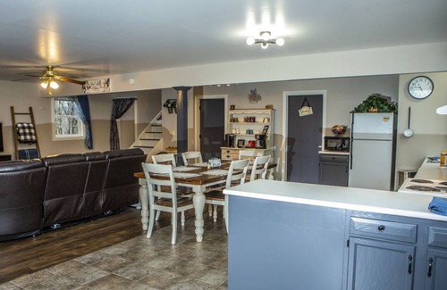 Blissfield Casa | "The Barn at Sunset Lane" - Spacious 4BR Home on 16 Acres