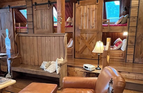 Bentonville Casa | The Barn Door-near bike trails, Bentonville attractions, quiet and serene.