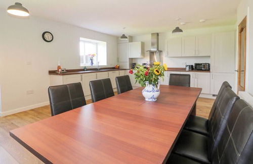 Airdrie Cabaña | The Barn, Drumbow Farm