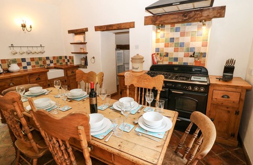 Millers Dale Cabaña | THE BARN, family friendly, character holiday cottage in Tideswell
