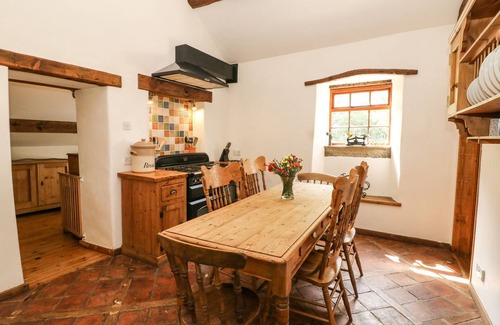 Millers Dale Cabaña | THE BARN, family friendly, character holiday cottage in Tideswell