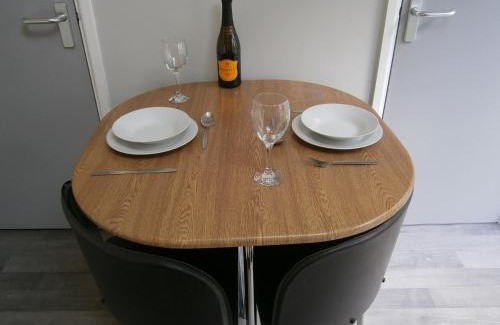 Ilkeston Apartamento | The Barn - Ilkeston - 1 Bedroom Flat, 2 Beds, Close to M1-A52 Long Eaton - Nottingham - Derby - Derbyshire - 400Mbs WiFi Free Parking!