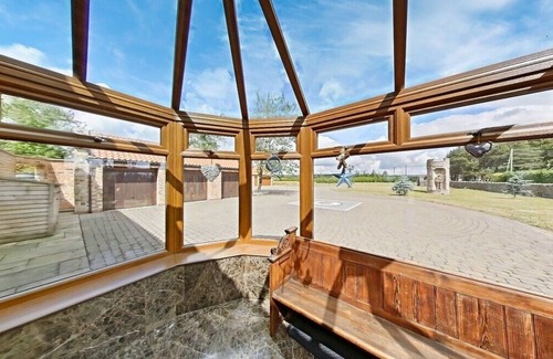 Crook Casa | The Barn, Luxury Country Home Sleeps 6 Hot Tub