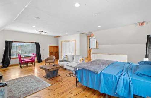 Pittsfield Casa | The Barn - Pet Friendly and Lake View
