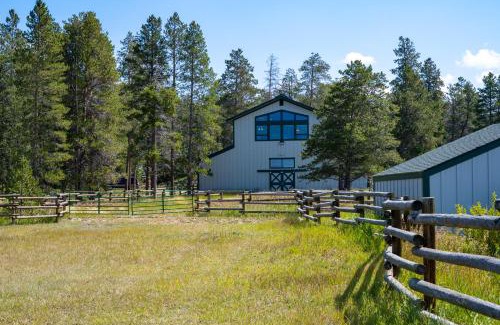 Granby Casa | The Barn private fishing minutes from Winter Park