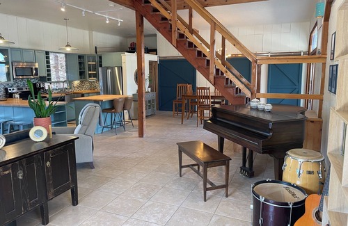 Cottonwood-Verde Village Casa | The Barn - Spacious & Secluded Home with A/C and Pool on 2.5 Acres in Cottonwood
