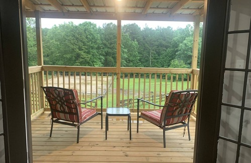 Chelsea Apartamento | The Barndominium Loft — Your Cozy Hideaway Near Oak Mountain