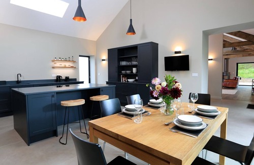 Dartmouth Cabaña | The Barns @ Downton