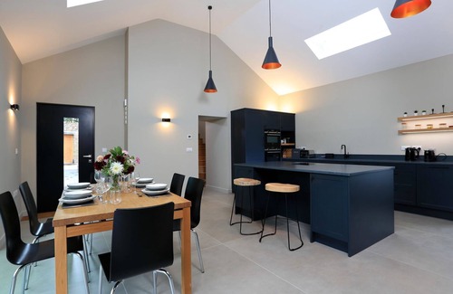 Dartmouth Cabaña | The Barns @ Downton