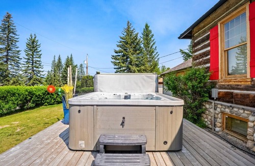 East Kootenay Apartamento | The Barracks | Hot Tub | Walk to Beach | Historic