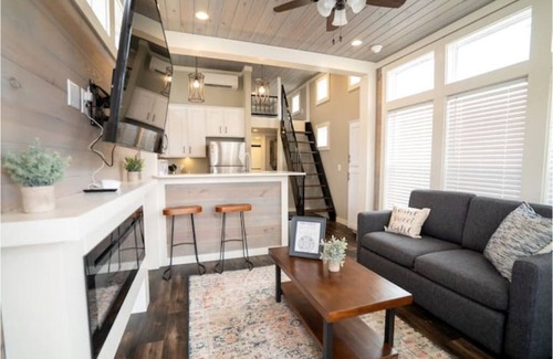 Austin Cabina | The Barton - Luxury Tiny Home in Austin, TX