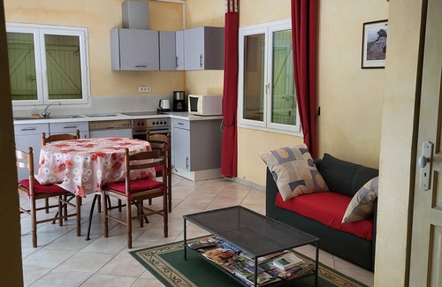 Saint-Pierre-de-Vassols Villa | Encantadora casa en un nido verde