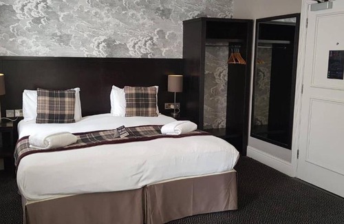 Warminster Hotel | The Bath Arms Wetherspoon