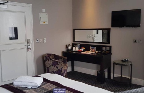 Warminster Hotel | The Bath Arms Wetherspoon