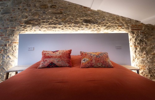 Bivio Lugnano Cama Y Desayuno | The Bathroom is Integrated Into the Bedroom