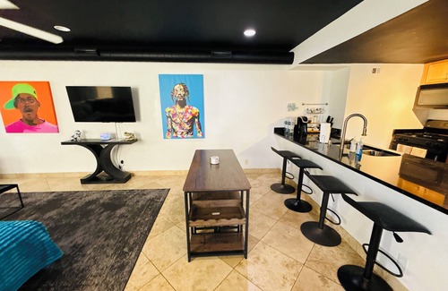 Cherokee Triangle Condominio | The BAX I Spacious I Walkable I Patios