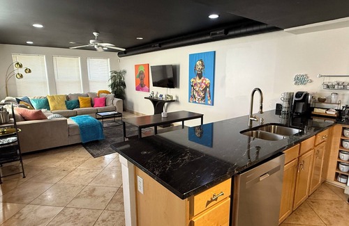 Cherokee Triangle Condominio | The BAX I Spacious I Walkable I Patios