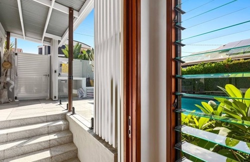 Moreton Bay Region Casa | The Bay House Kings Beach, Ocean Views meet Luxury