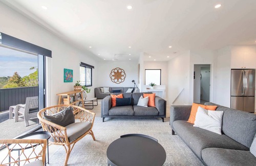 Angourie Casa | The Bay House - Oceanstays