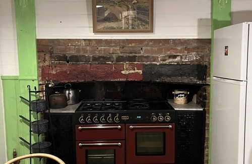 Forrest Cabaña | The Bay Rose: Charming Otways Holiday Cottage: Idyllic and Peaceful Surrounds