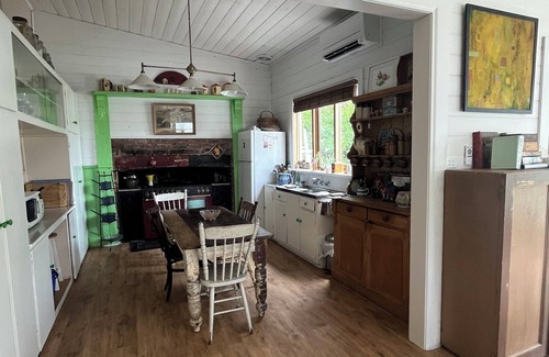 Forrest Cabaña | The Bay Rose: Charming Otways Holiday Cottage: Idyllic and Peaceful Surrounds